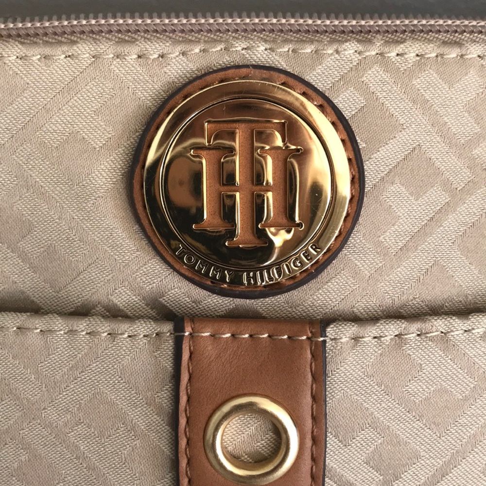 Tommy Hilfiger Cross Body Purse - Picture 5 of 5
